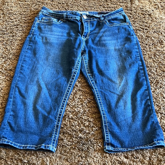 VGS capris.  Good condition - Picture 4 of 4